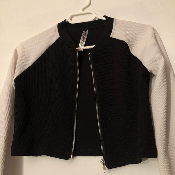 Black and White Jacket - Picture 4 of 8